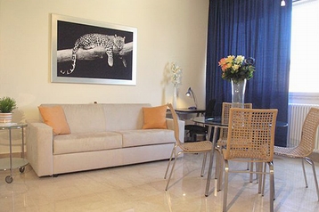 Italia Privát Roma, Exterior